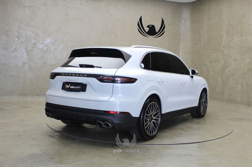 Foto do veículo PORSCHE  CAYENNE S 2019 3.500 KM 499.000,00