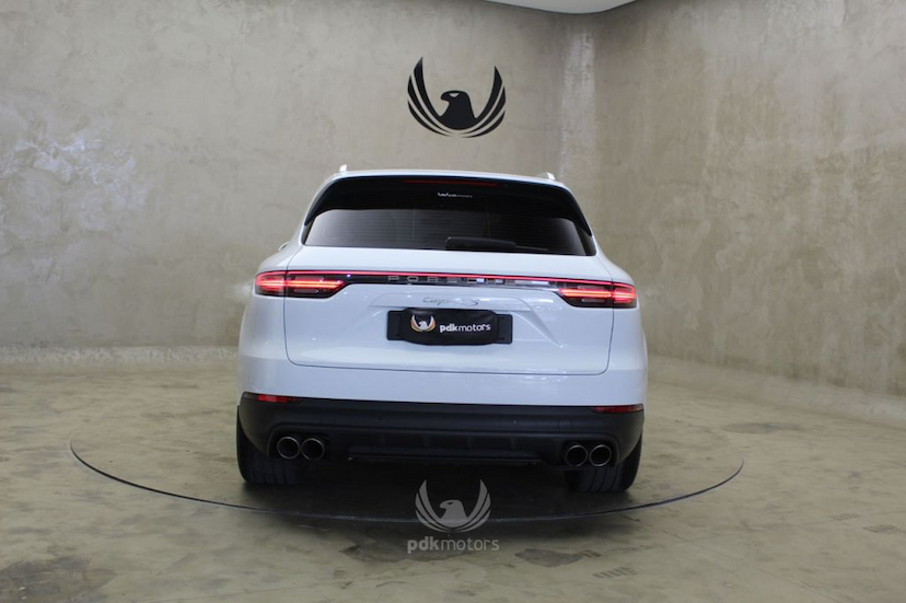 Foto do veículo PORSCHE  CAYENNE S 2019 3.500 KM 499.000,00