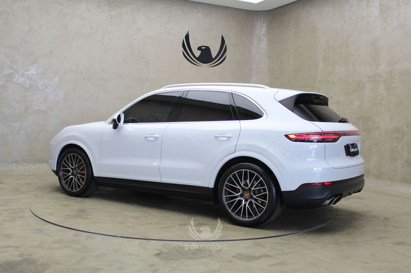 Foto do veículo PORSCHE  CAYENNE S 2019 3.500 KM 499.000,00