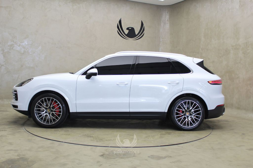 Foto do veículo PORSCHE  CAYENNE S 2019 3.500 KM 499.000,00