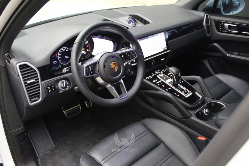 Foto do veículo PORSCHE  CAYENNE S 2019 3.500 KM 499.000,00