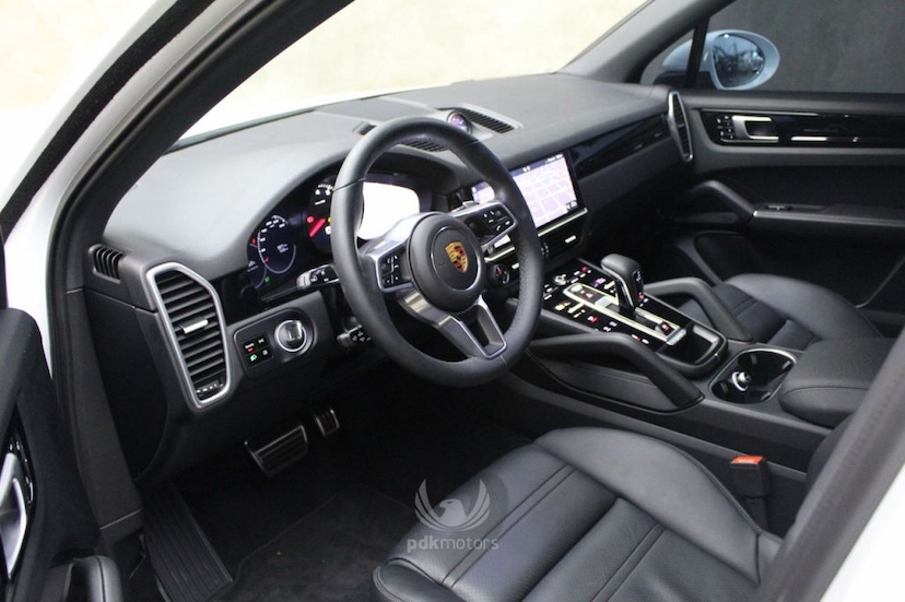 Foto do veículo PORSCHE  CAYENNE S 2019 3.500 KM 499.000,00