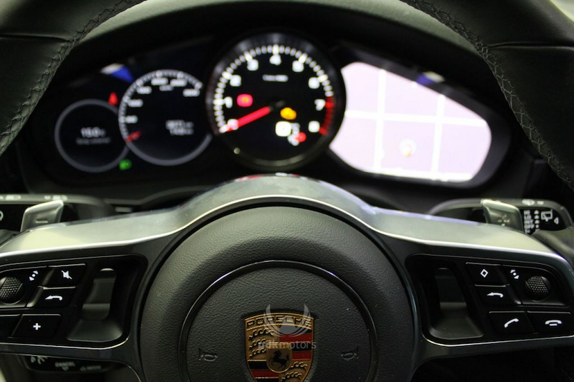 Foto do veículo PORSCHE  CAYENNE S 2019 3.500 KM 499.000,00