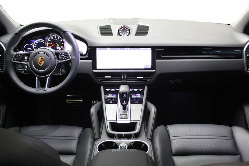 Foto do veículo PORSCHE  CAYENNE S 2019 3.500 KM 499.000,00
