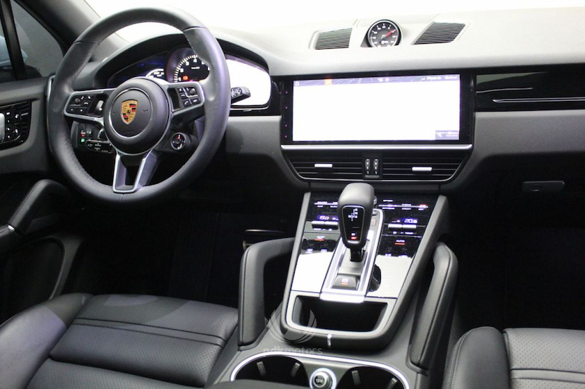 Foto do veículo PORSCHE  CAYENNE S 2019 3.500 KM 499.000,00