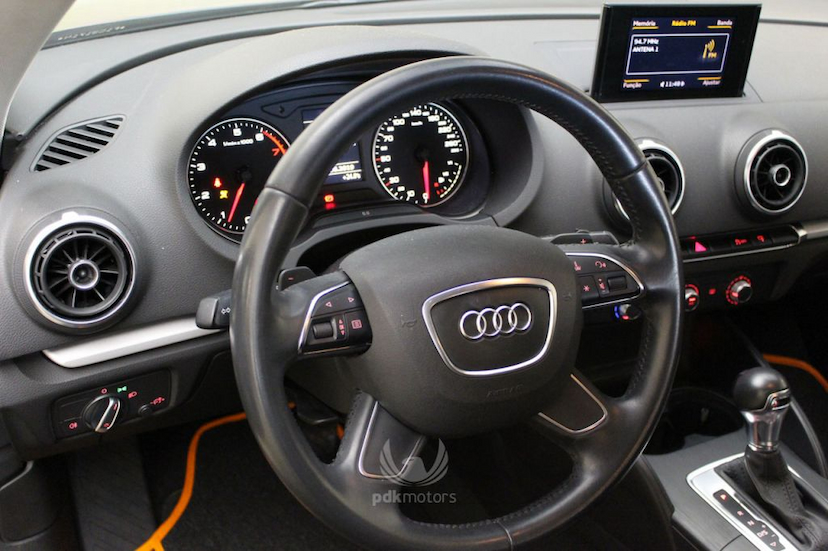 Foto do veículo AUDI  A3 1.4 SEDAN 2015 57.110 KM 79.900,00