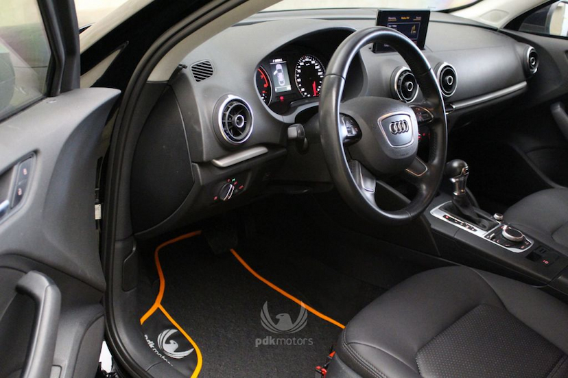 Foto do veículo AUDI  A3 1.4 SEDAN 2015 57.110 KM 79.900,00