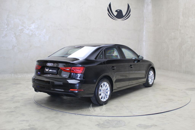 Foto do veículo AUDI  A3 1.4 SEDAN 2015 57.110 KM 79.900,00