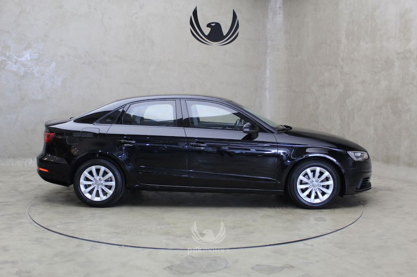 Foto do veículo AUDI  A3 1.4 SEDAN 2015 57.110 KM 79.900,00