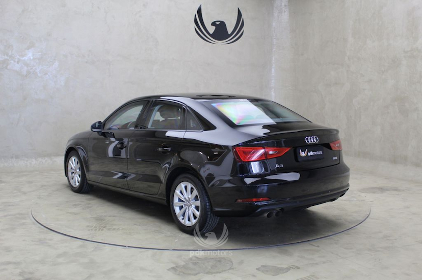 Foto do veículo AUDI  A3 1.4 SEDAN 2015 57.110 KM 79.900,00