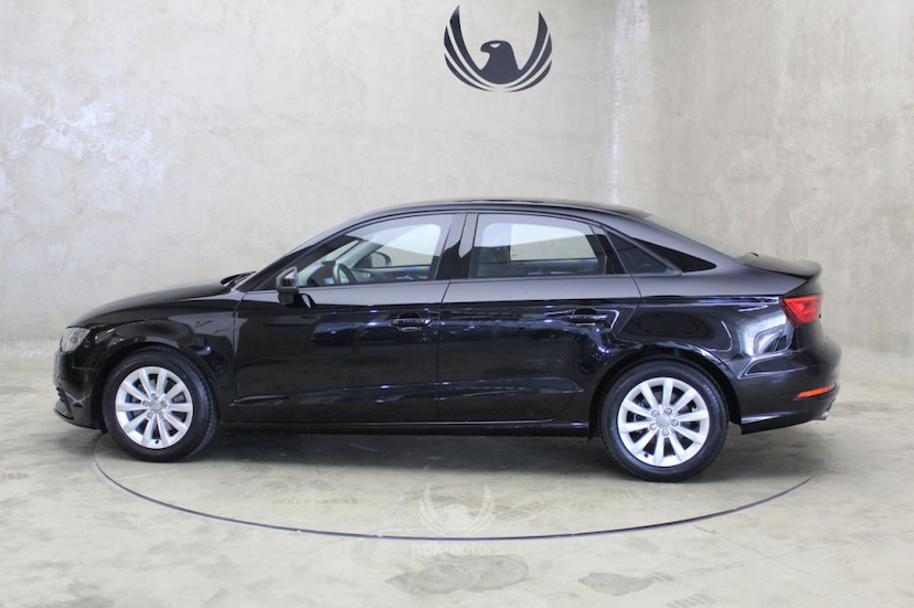 Foto do veículo AUDI  A3 1.4 SEDAN 2015 57.110 KM 79.900,00