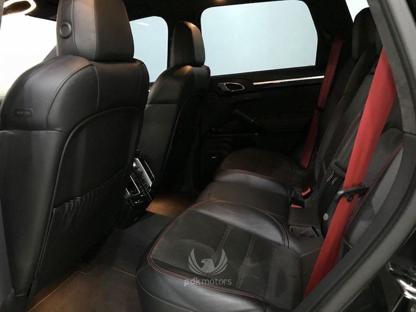 Foto do veículo PORSCHE  CAYENNE GTS 2016 43.540 KM 299.000,00