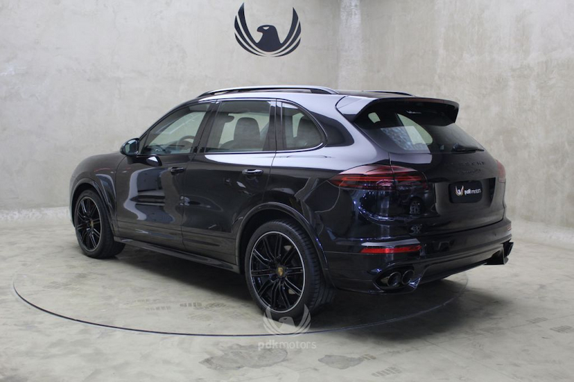 Foto do veículo PORSCHE  CAYENNE GTS 2016 43.540 KM 299.000,00