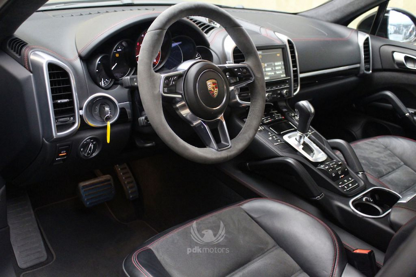 Foto do veículo PORSCHE  CAYENNE GTS 2016 43.540 KM 299.000,00