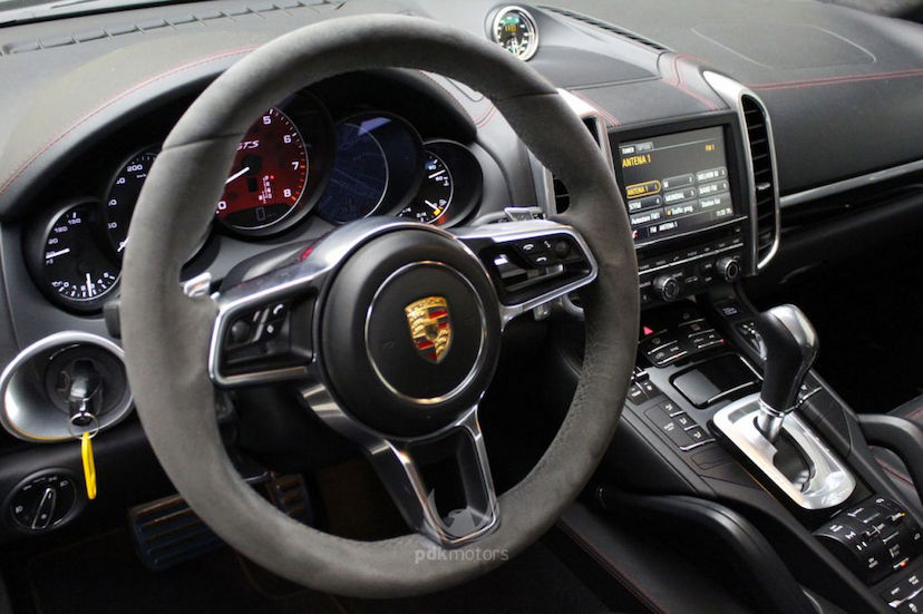 Foto do veículo PORSCHE  CAYENNE GTS 2016 43.540 KM 299.000,00