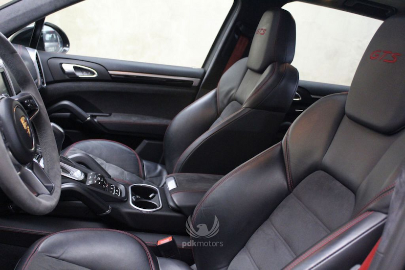 Foto do veículo PORSCHE  CAYENNE GTS 2016 43.540 KM 299.000,00