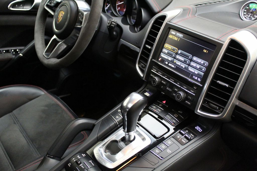 Foto do veículo PORSCHE  CAYENNE GTS 2016 43.540 KM 299.000,00