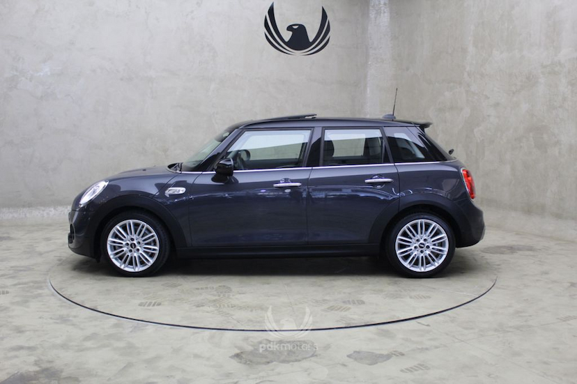 Foto do veículo MINI  COOPER S EXCLUSIVE 4P 2017 39.670 KM 99.000,00