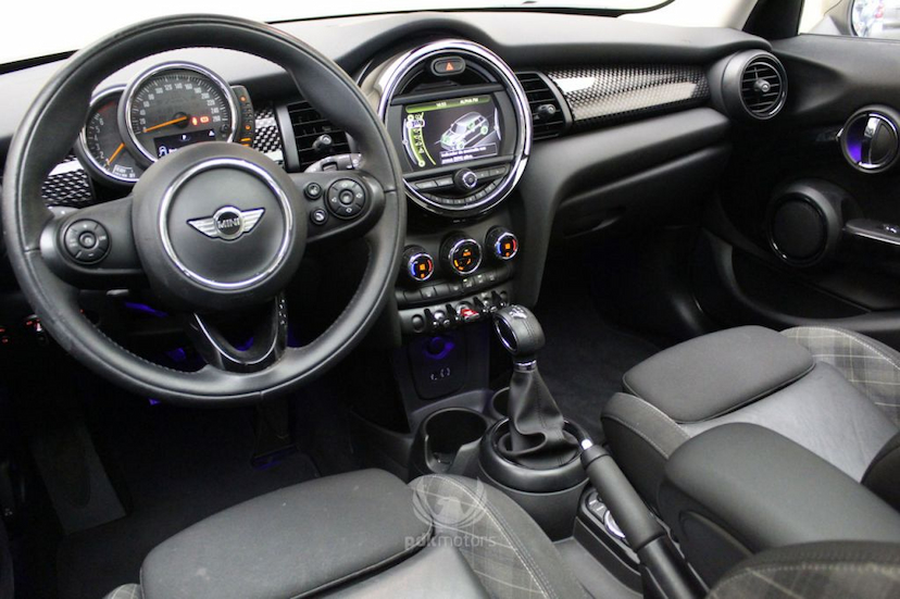 Foto do veículo MINI  COOPER S EXCLUSIVE 4P 2017 39.670 KM 99.000,00