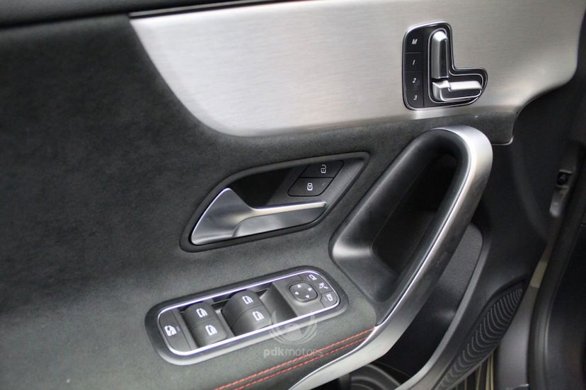 Foto do veículo MERCEDES-BENZ  A250 LAUNCH EDITION 2019 1.800 KM 225.000,00