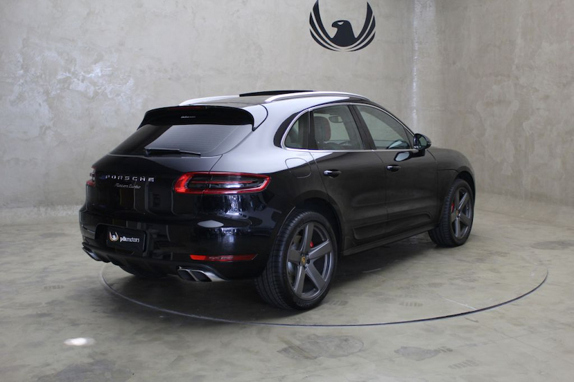 Foto do veículo PORSCHE  MACAN TURBO 2018 5.760 KM 460.000,00