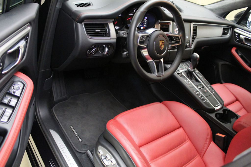 Foto do veículo PORSCHE  MACAN TURBO 2018 5.760 KM 460.000,00