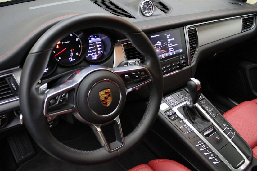 Foto do veículo PORSCHE  MACAN TURBO 2018 5.760 KM 460.000,00