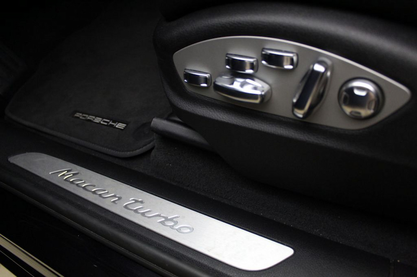 Foto do veículo PORSCHE  MACAN TURBO 2018 5.760 KM 460.000,00