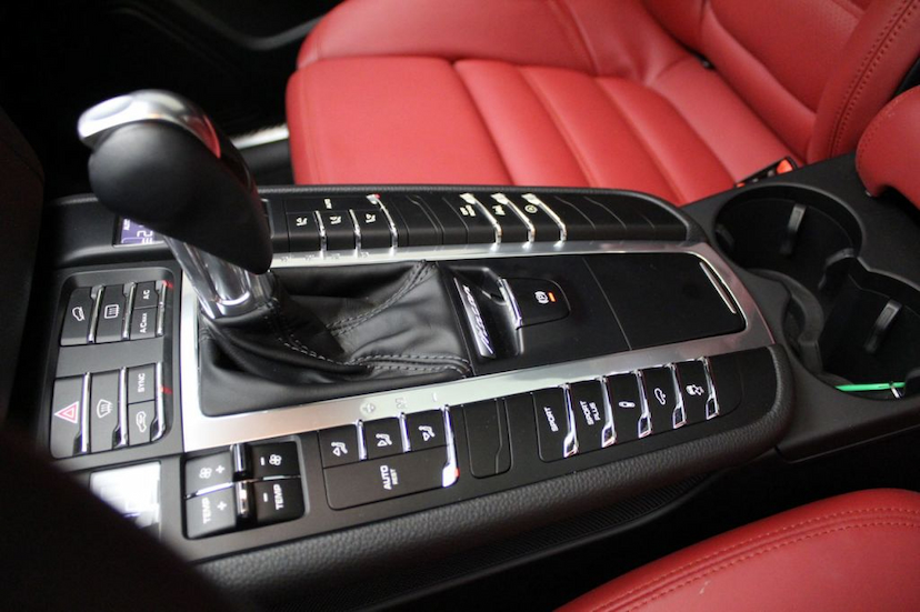 Foto do veículo PORSCHE  MACAN TURBO 2018 5.760 KM 460.000,00