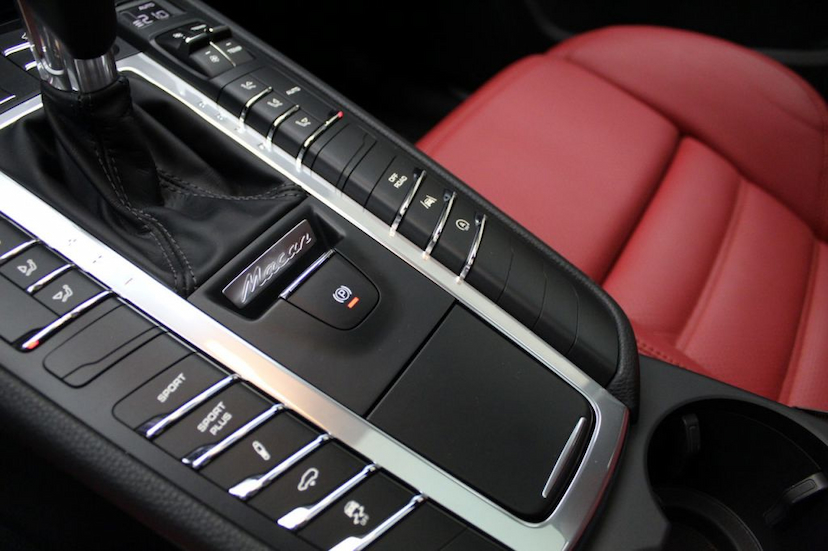 Foto do veículo PORSCHE  MACAN TURBO 2018 5.760 KM 460.000,00
