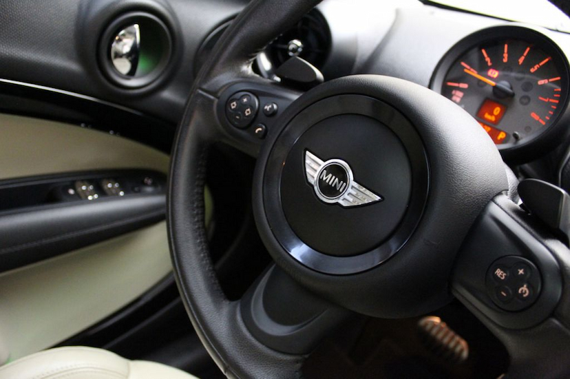 Foto do veículo MINI  COUNTRYMAN S TOP 2016 25.761 KM 97.000,00