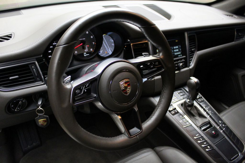 Foto do veículo PORSCHE  MACAN S 2015 9.263 KM 290.000,00
