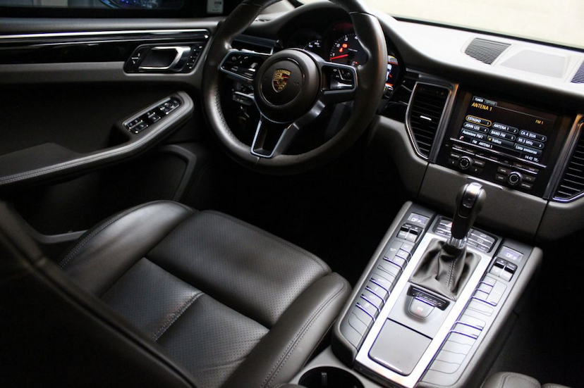 Foto do veículo PORSCHE  MACAN S 2015 9.263 KM 290.000,00