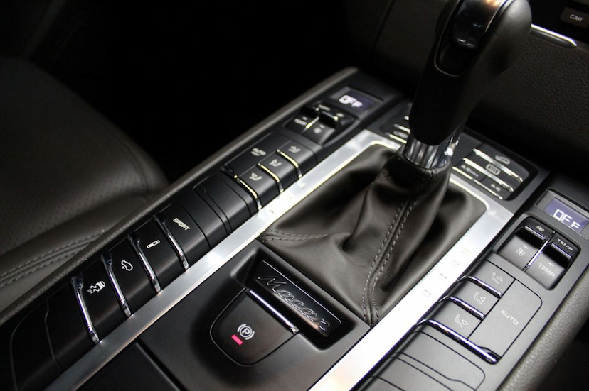 Foto do veículo PORSCHE  MACAN S 2015 9.263 KM 290.000,00