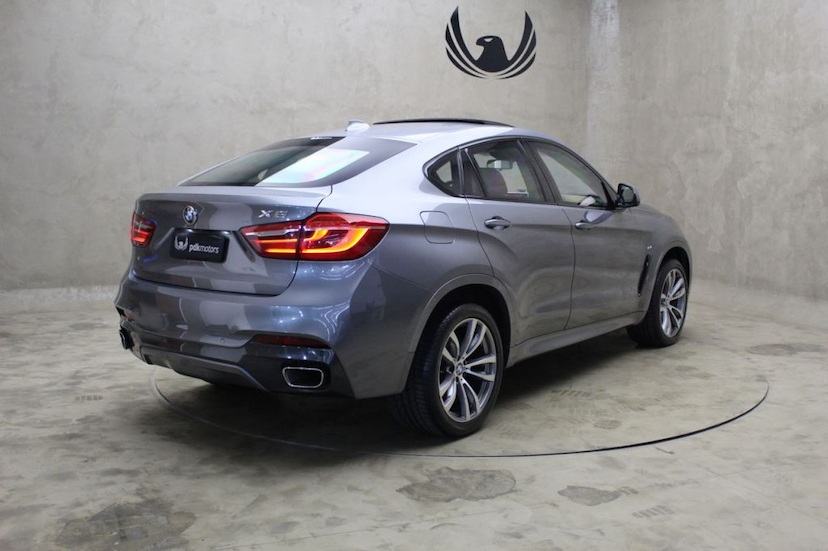 Foto do veículo BMW  X6 50I M SPORT 2015 44.350 KM 265.000,00