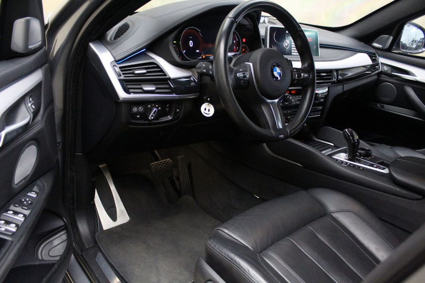 Foto do veículo BMW  X6 50I M SPORT 2015 44.350 KM 265.000,00