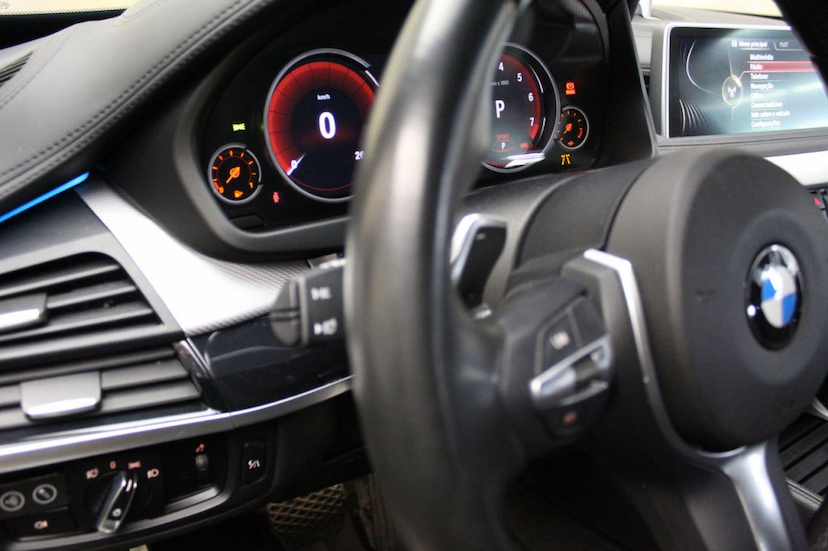Foto do veículo BMW  X6 50I M SPORT 2015 44.350 KM 265.000,00