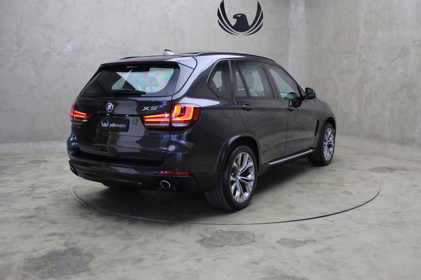 Foto do veículo BMW  X5 35I FULL 2015 37.305 KM 239.000,00