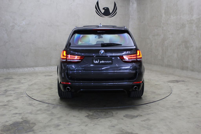 Foto do veículo BMW  X5 35I FULL 2015 37.305 KM 239.000,00
