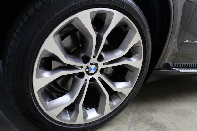 Foto do veículo BMW  X5 35I FULL 2015 37.305 KM 239.000,00