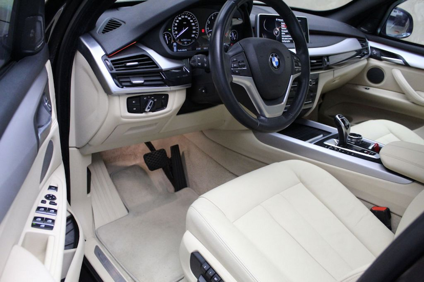 Foto do veículo BMW  X5 35I FULL 2015 37.305 KM 239.000,00