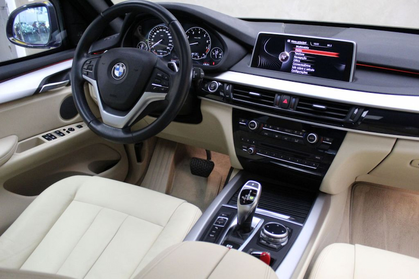 Foto do veículo BMW  X5 35I FULL 2015 37.305 KM 239.000,00