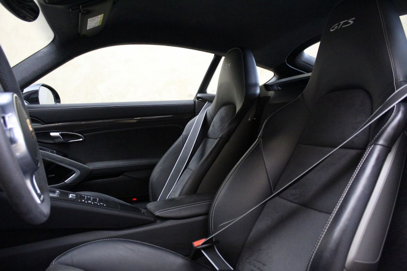Foto do veículo PORSCHE  CAYMAN GTS 2016 64.520 KM 349.000,00