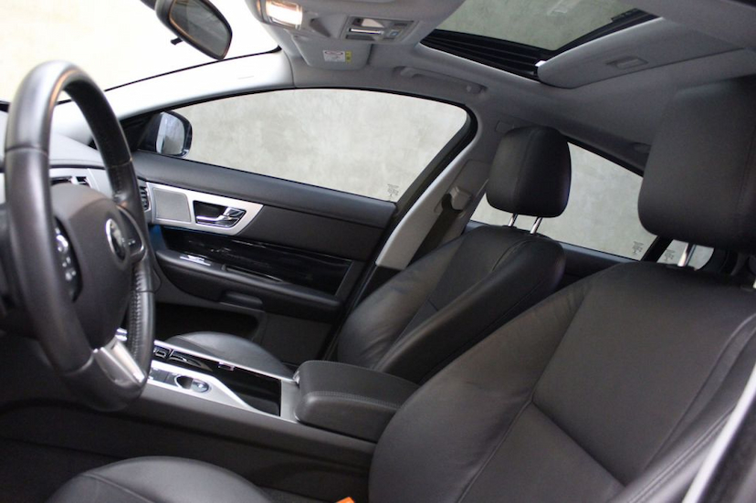 Foto do veículo JAGUAR  XF 2.0 LUXURY 2015 35.275 KM 109.000,00