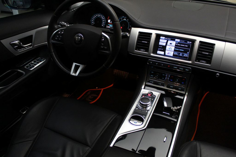 Foto do veículo JAGUAR  XF 2.0 LUXURY 2015 35.275 KM 109.000,00