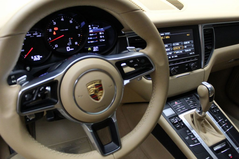 Foto do veículo PORSCHE  MACAN 2015 61.580 KM 229.000,00