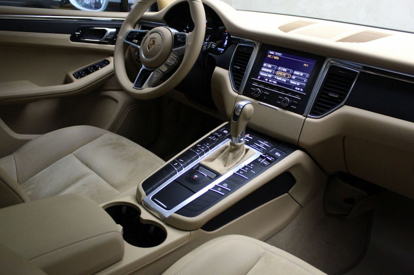 Foto do veículo PORSCHE  MACAN 2015 61.580 KM 229.000,00