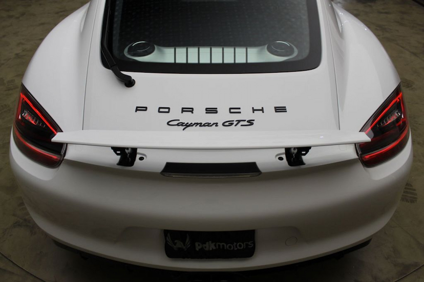 Foto do veículo PORSCHE  CAYMAN GTS 2015 4.435 KM 379.000,00