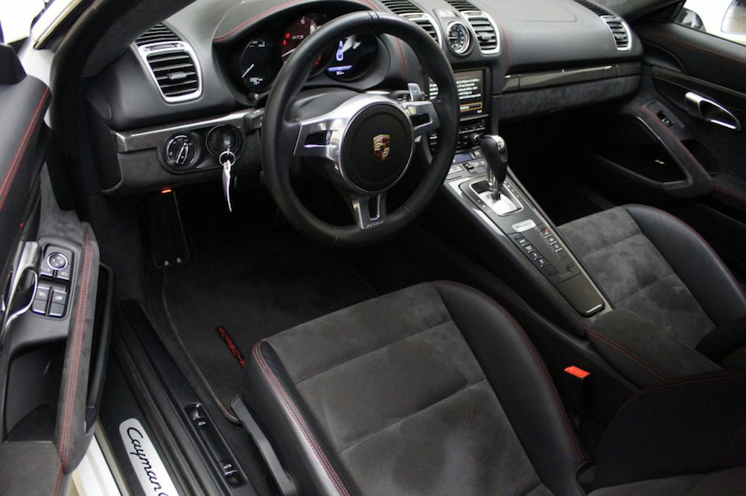 Foto do veículo PORSCHE  CAYMAN GTS 2015 4.435 KM 379.000,00