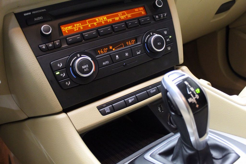 Foto do veículo BMW  X1 20I S-DRIVE 2015 52.180 KM 79.000,00